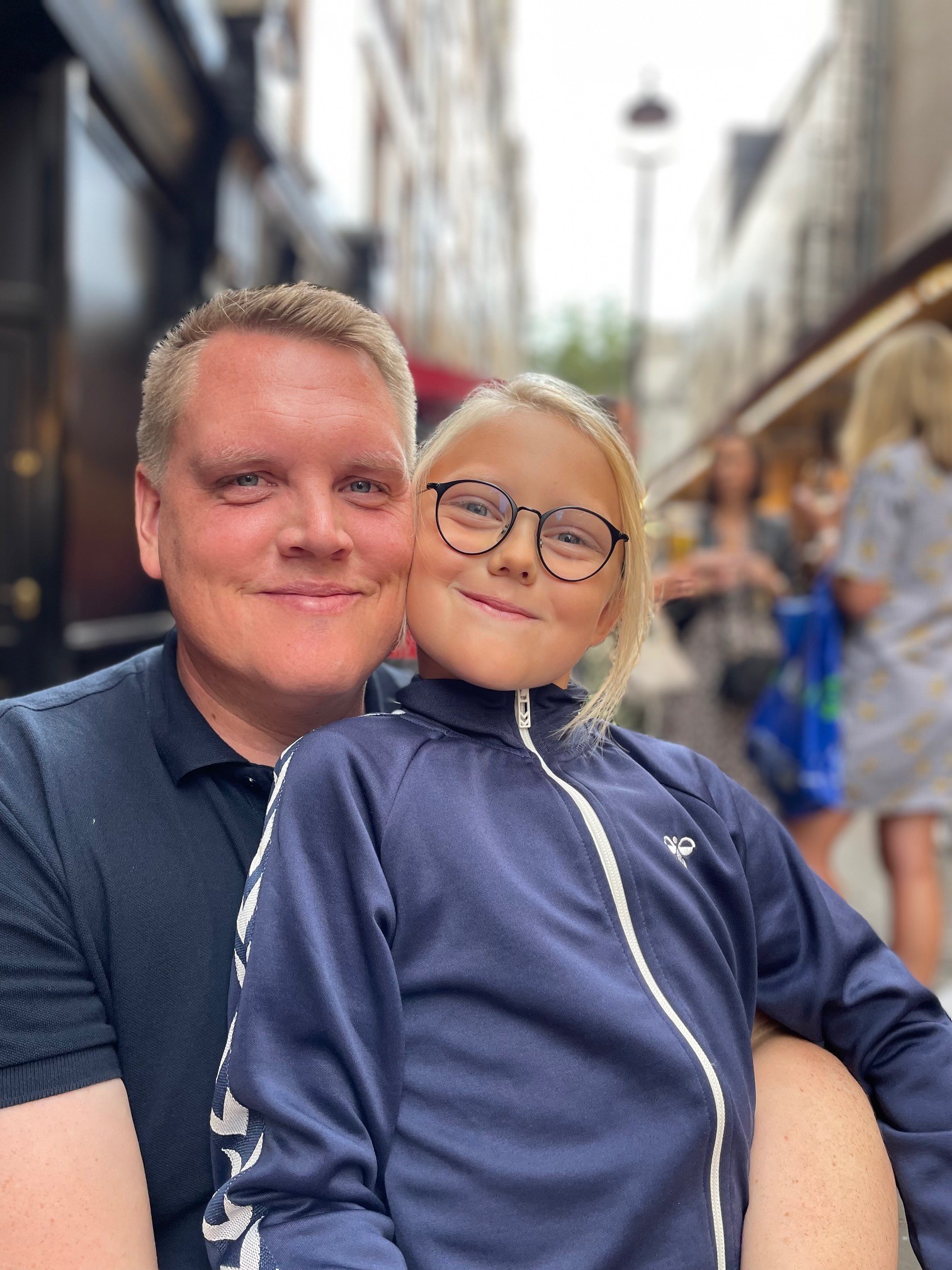 En vuxen och ett barn